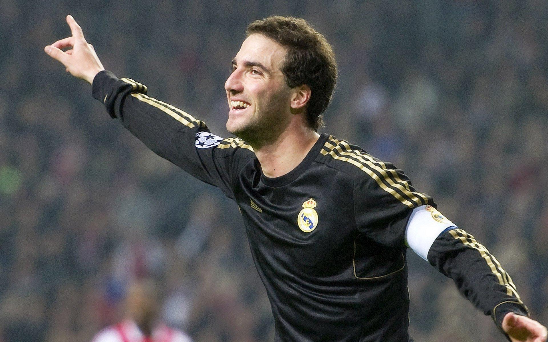 神之手再显威！奥布拉克极限封堵当选西甲十月最佳扑救，诠释门将艺术巅峰